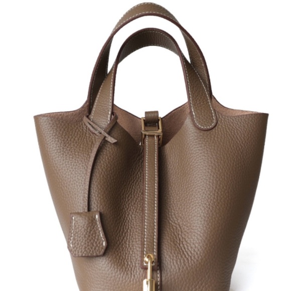 Elegant Brown Leather Tote Bag - Picture 3 of 13